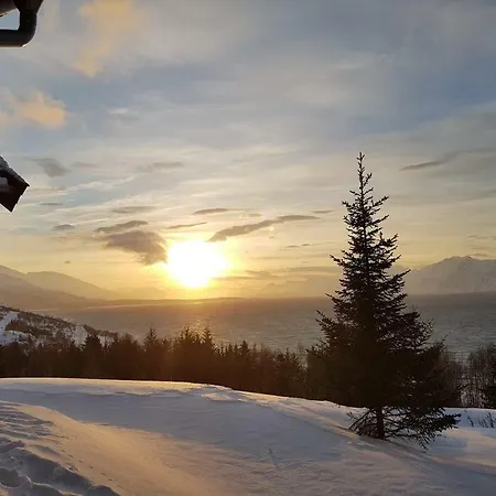 Lyngen Vista - Arctic Luxury بيت للعطل Hamnnes